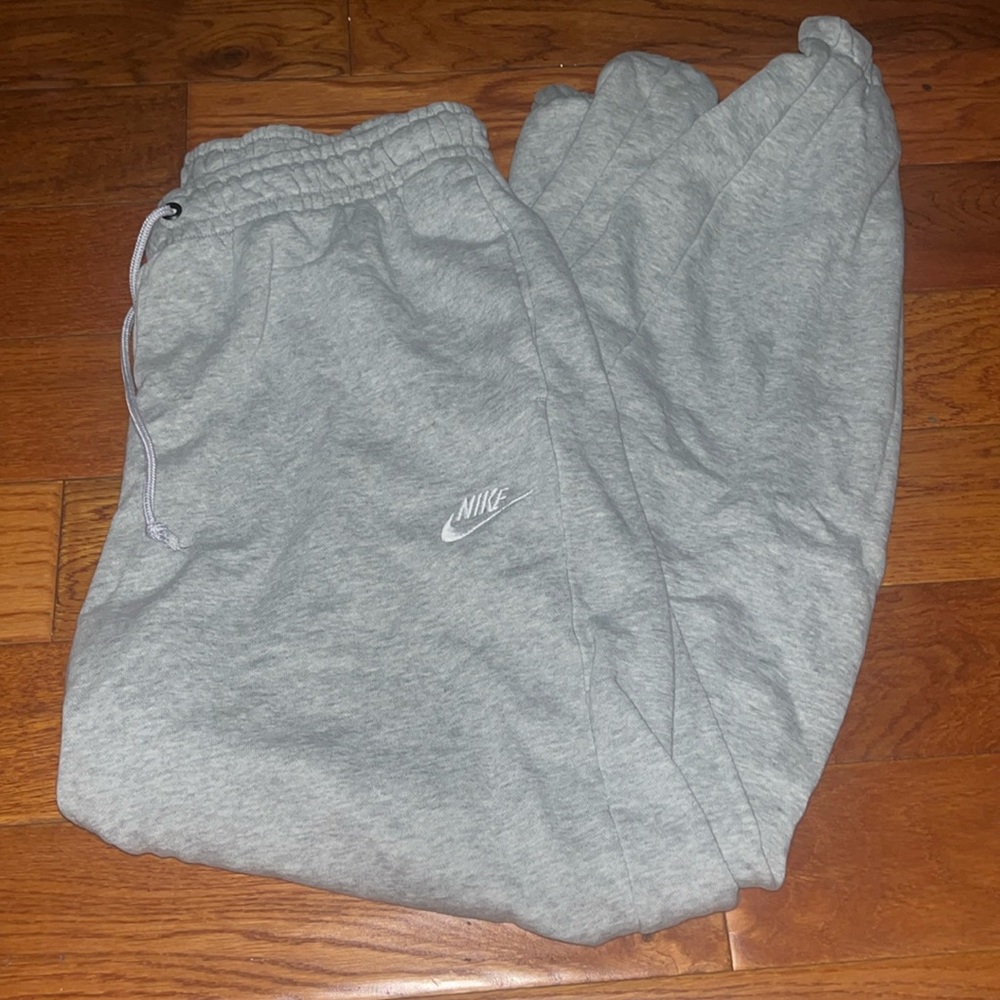 grey nike sweat pants